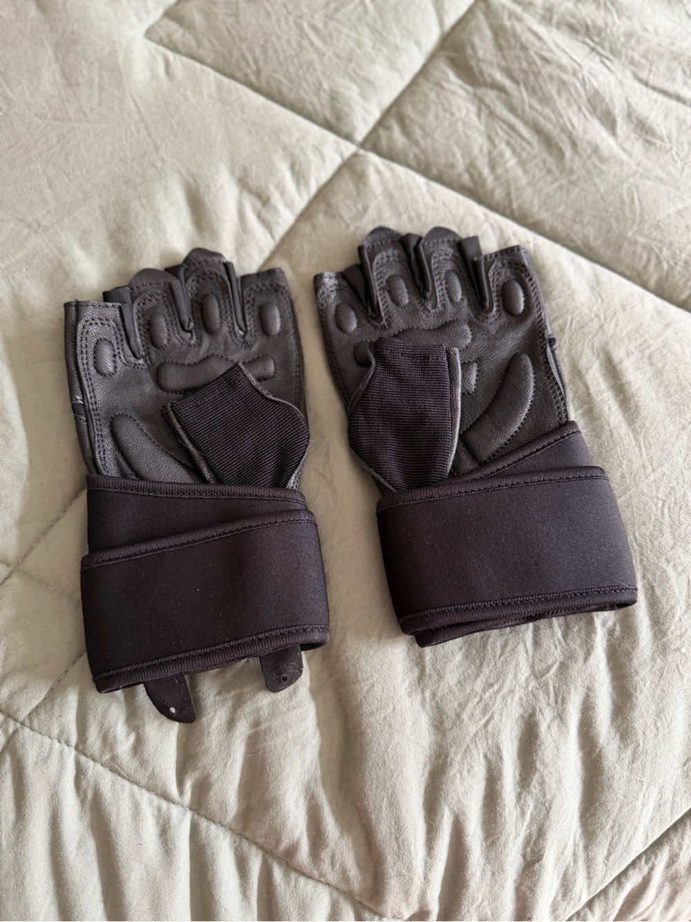 Bucked Up Workout Gloves NWOT - Picture 2 of 4